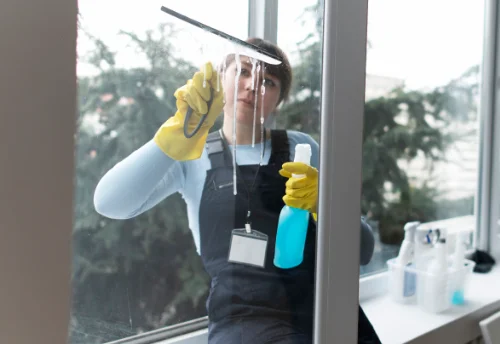 Nettoyage de vitres intérieures et extérieures à Quenne